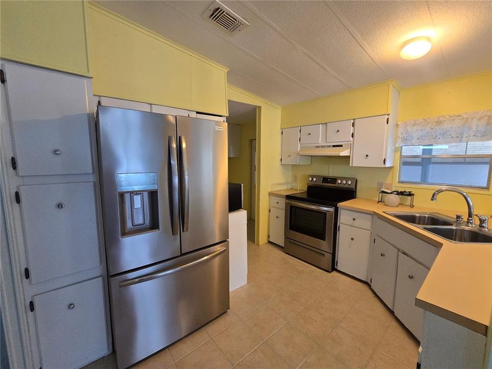 For Sale: $110,000 (2 beds, 2 baths, 1058 Square Feet)