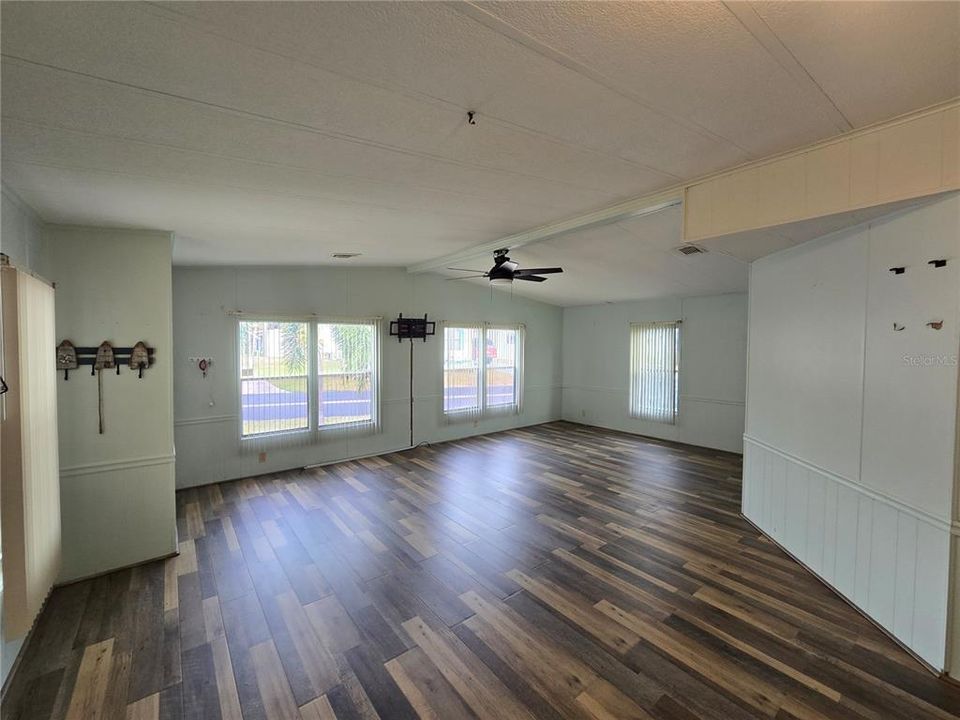 For Sale: $110,000 (2 beds, 2 baths, 1058 Square Feet)