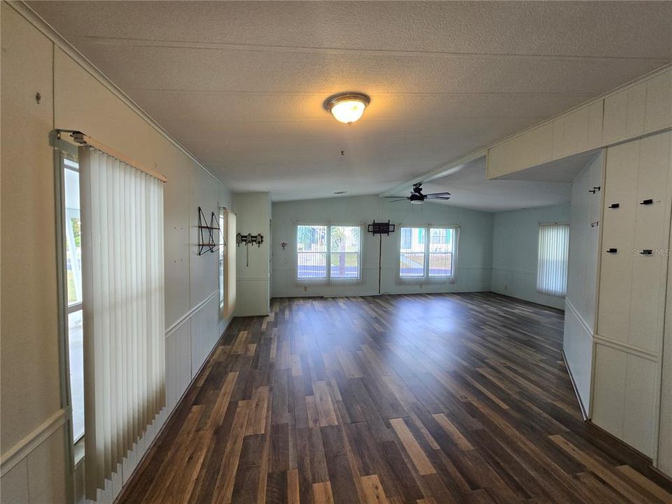 For Sale: $110,000 (2 beds, 2 baths, 1058 Square Feet)