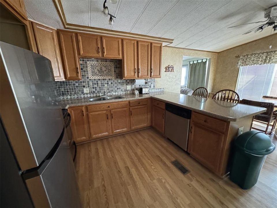 For Sale: $115,000 (2 beds, 2 baths, 856 Square Feet)