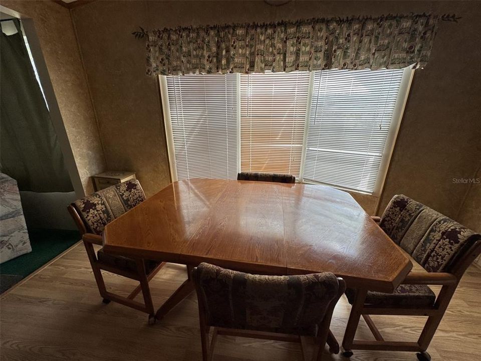 For Sale: $115,000 (2 beds, 2 baths, 856 Square Feet)