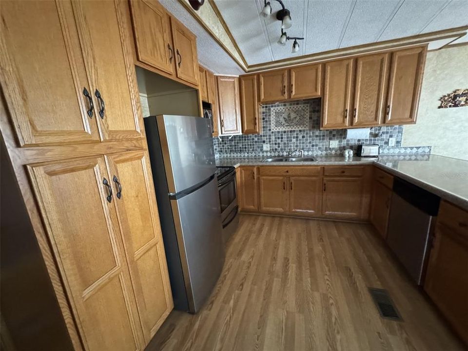 For Sale: $115,000 (2 beds, 2 baths, 856 Square Feet)