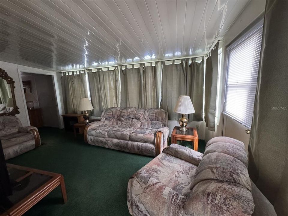 For Sale: $115,000 (2 beds, 2 baths, 856 Square Feet)
