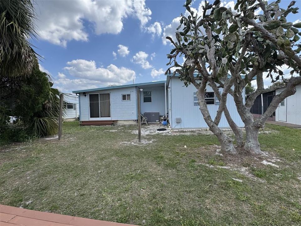 For Sale: $115,000 (2 beds, 2 baths, 856 Square Feet)