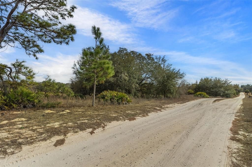 待售: $943,112 (19.30 acres)