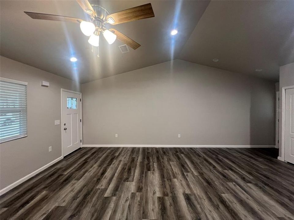 В аренду: $1,375 (2 спален, 1 ванн, 800 Квадратных фут)