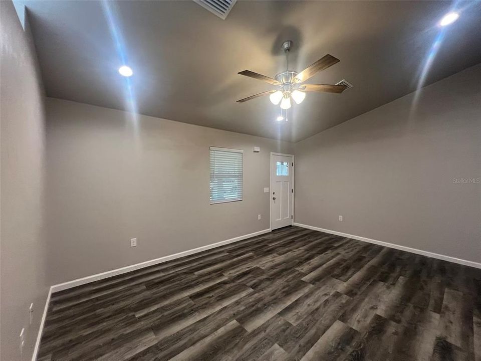 В аренду: $1,375 (2 спален, 1 ванн, 800 Квадратных фут)