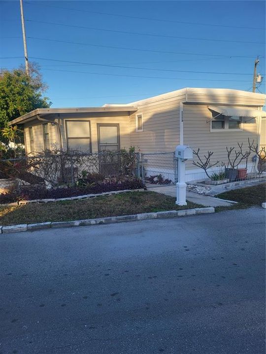 Под контрактом: $89,000 (2 спален, 1 ванн, 684 Квадратных фут)