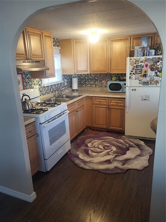 Под контрактом: $89,000 (2 спален, 1 ванн, 684 Квадратных фут)