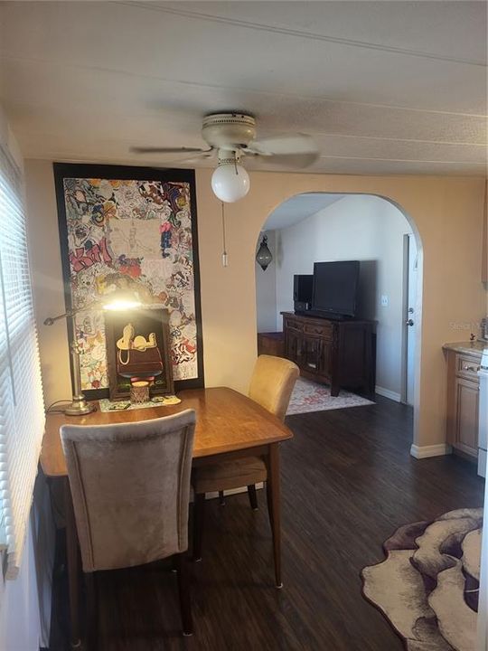 Под контрактом: $89,000 (2 спален, 1 ванн, 684 Квадратных фут)