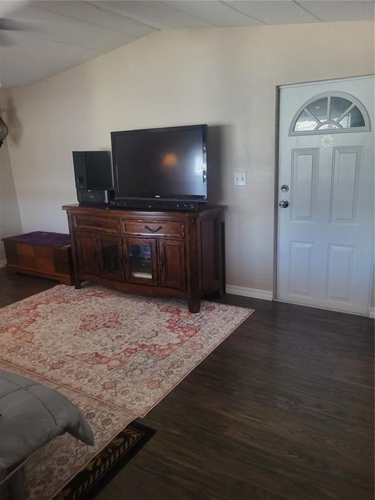 Под контрактом: $89,000 (2 спален, 1 ванн, 684 Квадратных фут)