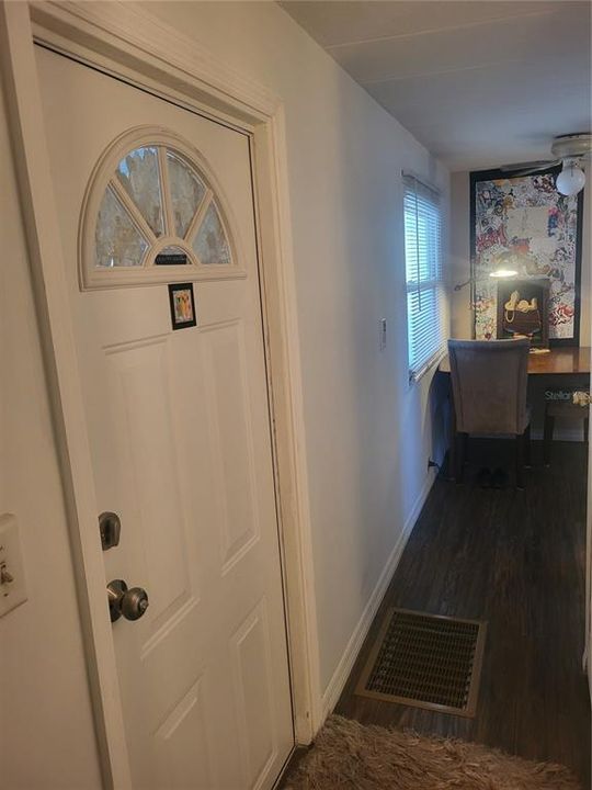 Под контрактом: $89,000 (2 спален, 1 ванн, 684 Квадратных фут)