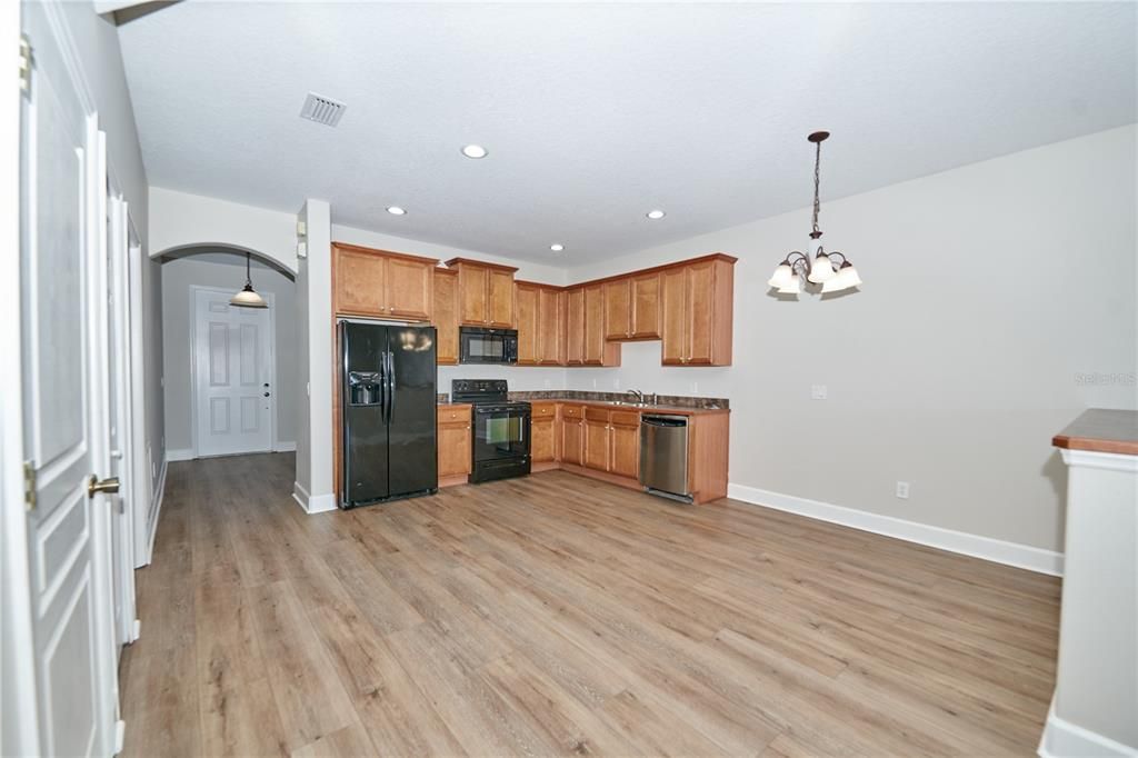 En Venta: $359,500 (4 camas, 3 baños, 2535 Pies cuadrados)