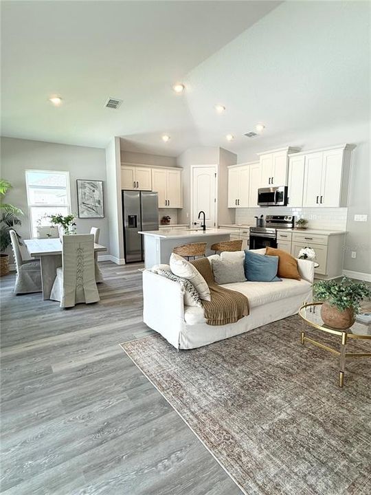 Activo con contrato: $309,900 (3 camas, 2 baños, 1615 Pies cuadrados)