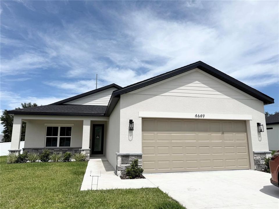 Activo con contrato: $309,900 (3 camas, 2 baños, 1615 Pies cuadrados)