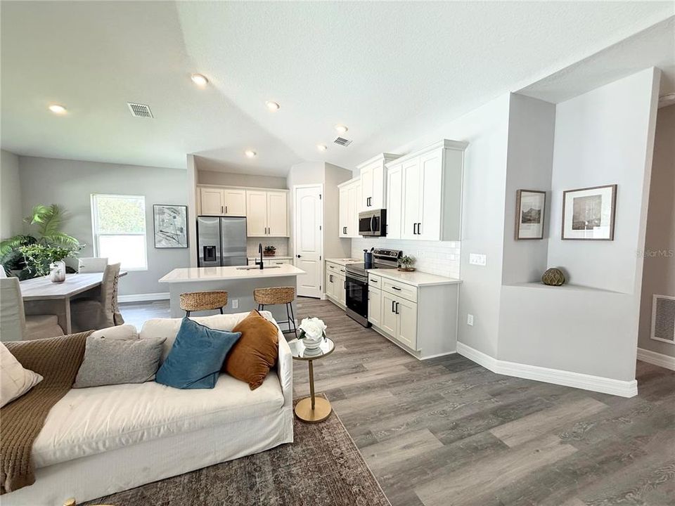 Activo con contrato: $309,900 (3 camas, 2 baños, 1615 Pies cuadrados)