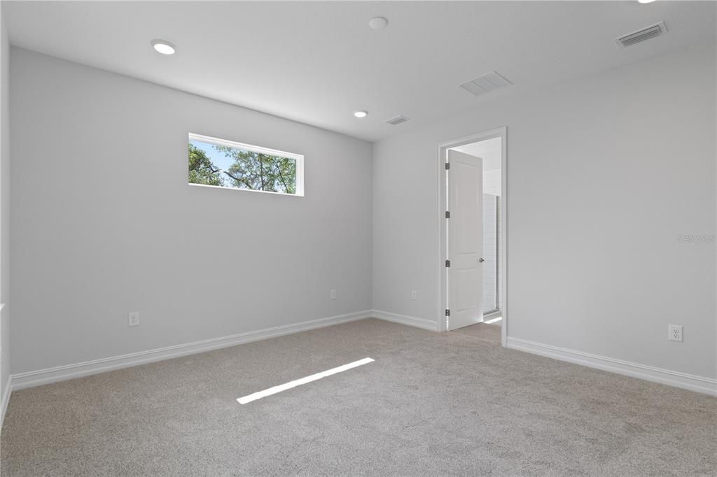 Activo con contrato: $399,500 (4 camas, 2 baños, 1903 Pies cuadrados)