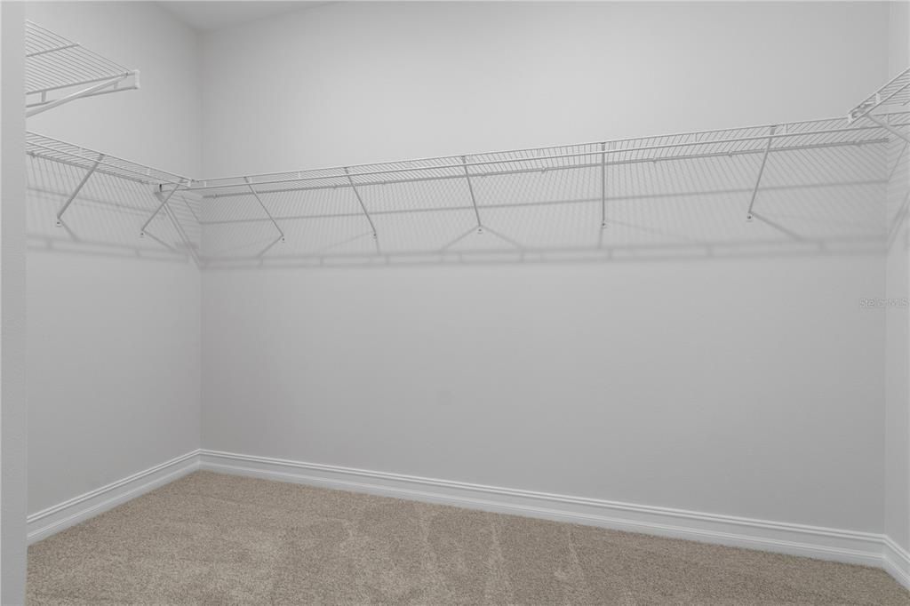 Activo con contrato: $399,500 (4 camas, 2 baños, 1903 Pies cuadrados)