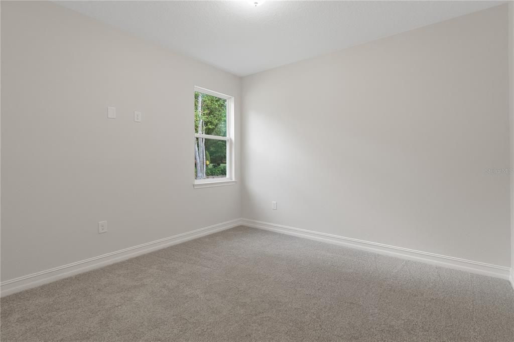Activo con contrato: $399,500 (4 camas, 2 baños, 1903 Pies cuadrados)