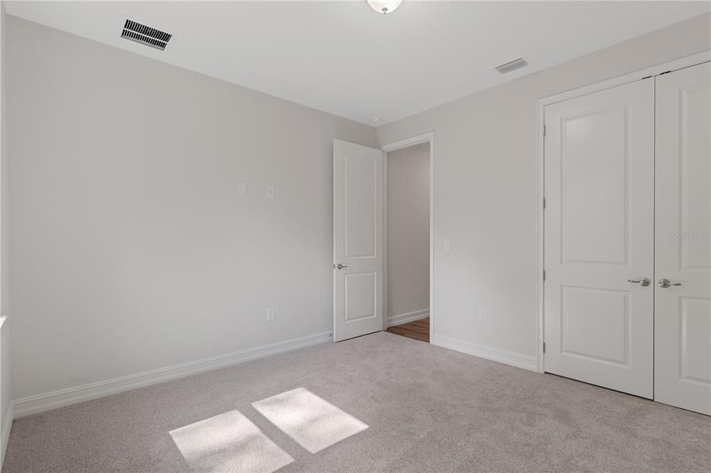 Activo con contrato: $399,500 (4 camas, 2 baños, 1903 Pies cuadrados)