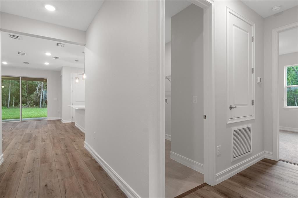 Activo con contrato: $399,500 (4 camas, 2 baños, 1903 Pies cuadrados)