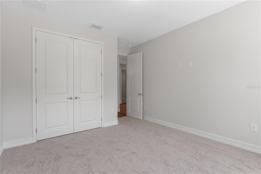 Activo con contrato: $399,500 (4 camas, 2 baños, 1903 Pies cuadrados)