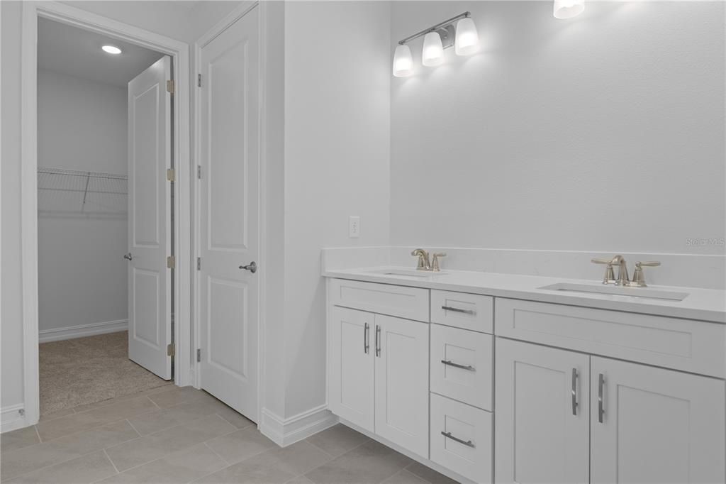 Activo con contrato: $399,500 (4 camas, 2 baños, 1903 Pies cuadrados)