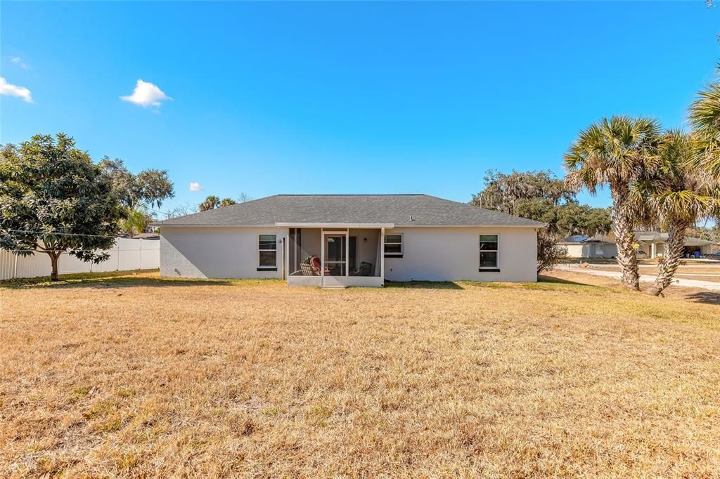Под контрактом: $346,900 (3 спален, 2 ванн, 1250 Квадратных фут)