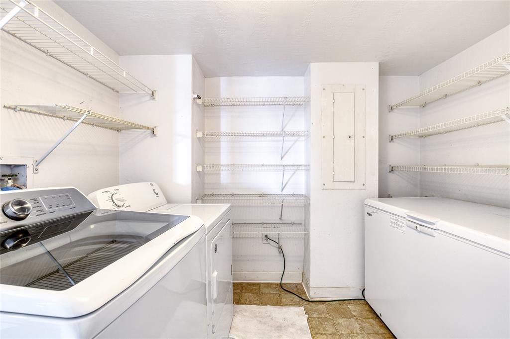 For Sale: $635,000 (3 beds, 3 baths, 2675 Square Feet)