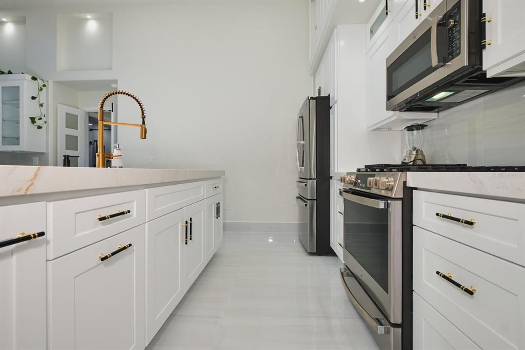 For Sale: $899,900 (3 beds, 3 baths, 1600 Square Feet)