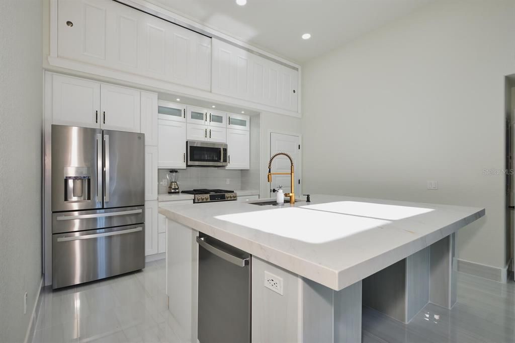 For Sale: $899,900 (3 beds, 3 baths, 1600 Square Feet)