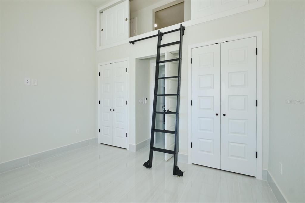 For Sale: $899,900 (3 beds, 3 baths, 1600 Square Feet)
