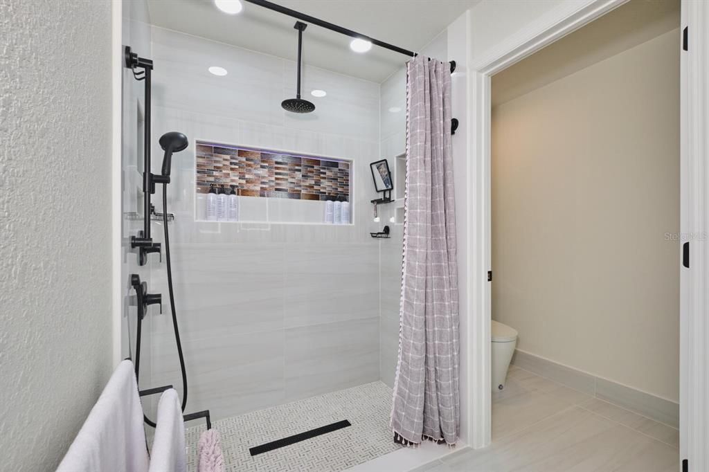 For Sale: $899,900 (3 beds, 3 baths, 1600 Square Feet)