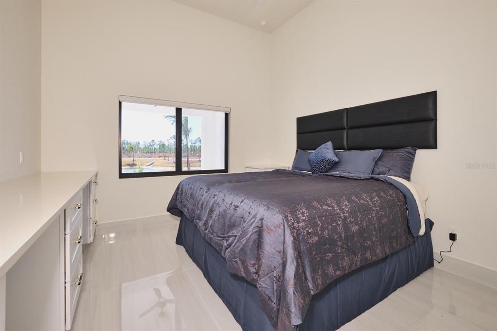 For Sale: $899,900 (3 beds, 3 baths, 1600 Square Feet)