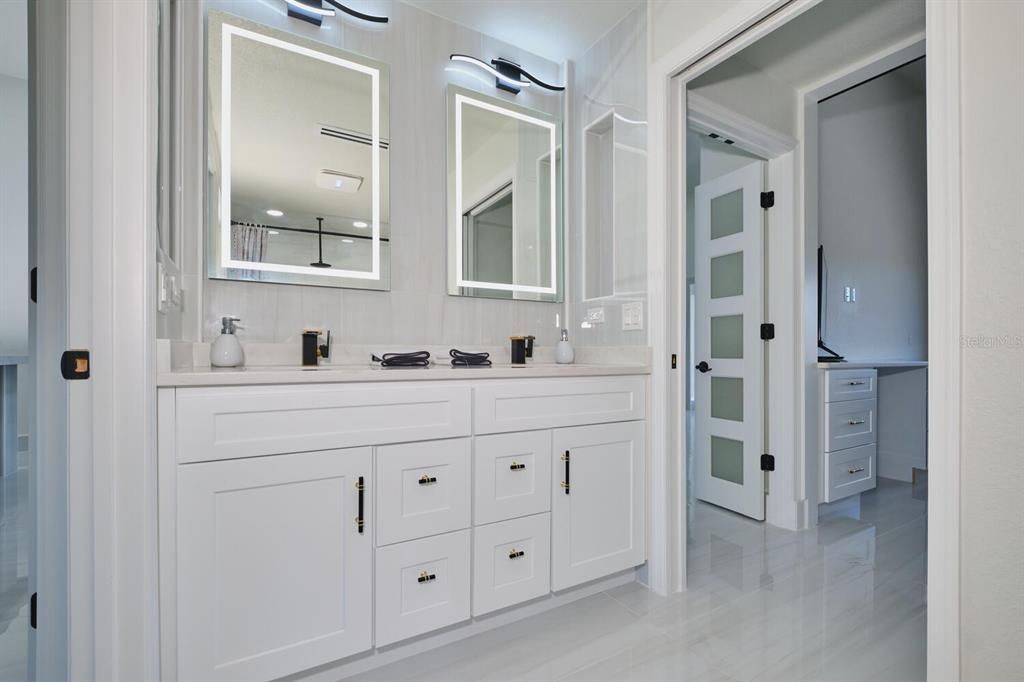 For Sale: $899,900 (3 beds, 3 baths, 1600 Square Feet)