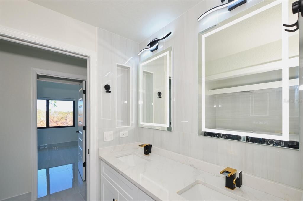 For Sale: $899,900 (3 beds, 3 baths, 1600 Square Feet)