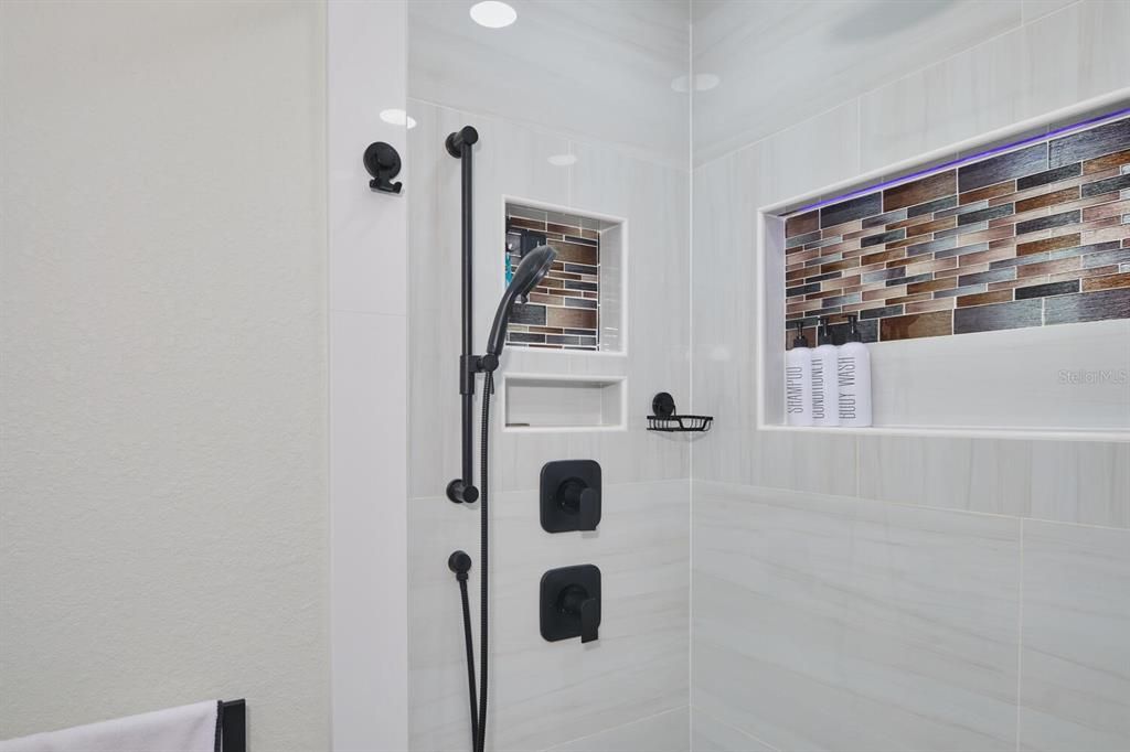 For Sale: $899,900 (3 beds, 3 baths, 1600 Square Feet)