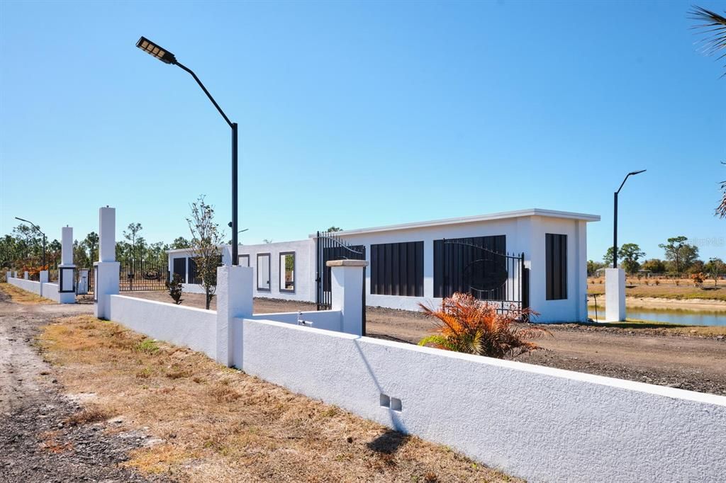 For Sale: $899,900 (3 beds, 3 baths, 1600 Square Feet)