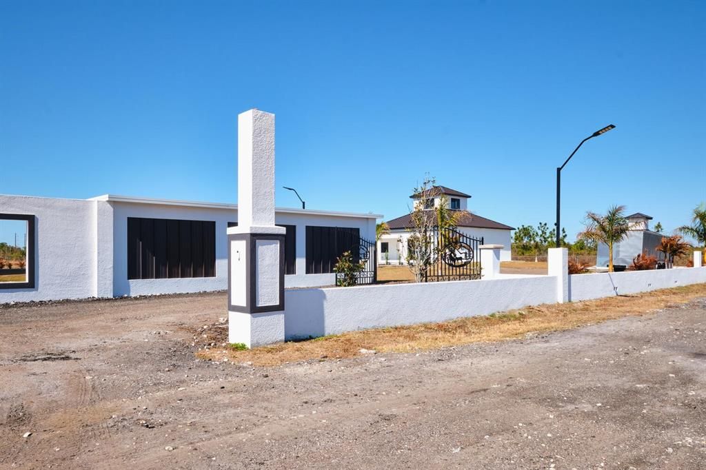 For Sale: $899,900 (3 beds, 3 baths, 1600 Square Feet)