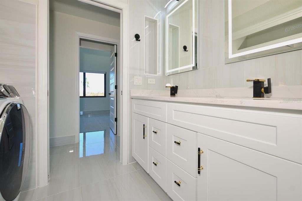 For Sale: $899,900 (3 beds, 3 baths, 1600 Square Feet)