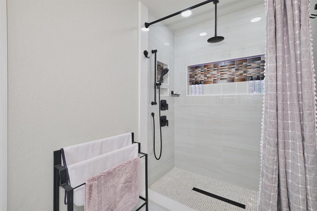 For Sale: $899,900 (3 beds, 3 baths, 1600 Square Feet)