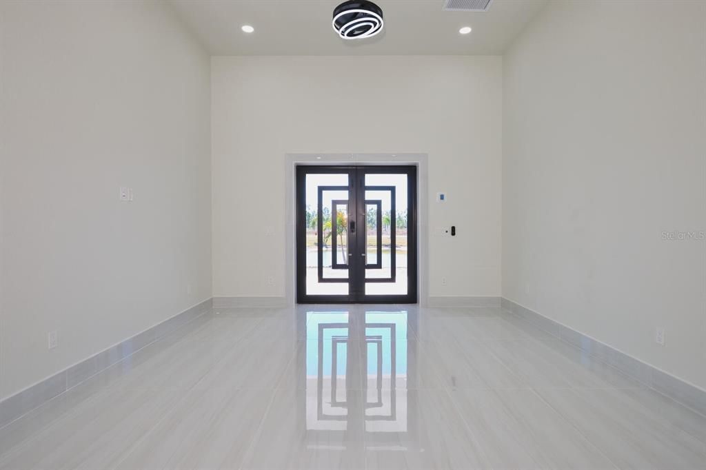 For Sale: $899,900 (3 beds, 3 baths, 1600 Square Feet)