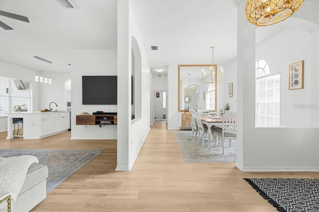 Activo con contrato: $525,000 (4 camas, 2 baños, 2210 Pies cuadrados)