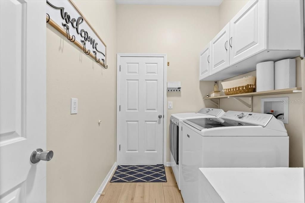 Activo con contrato: $525,000 (4 camas, 2 baños, 2210 Pies cuadrados)