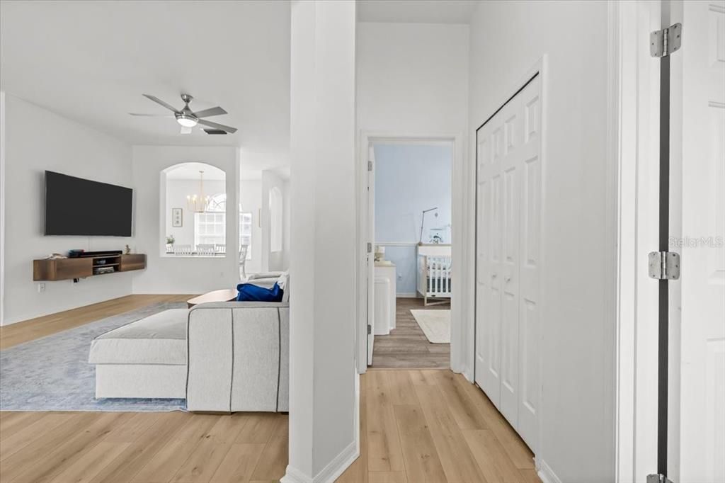 Activo con contrato: $525,000 (4 camas, 2 baños, 2210 Pies cuadrados)