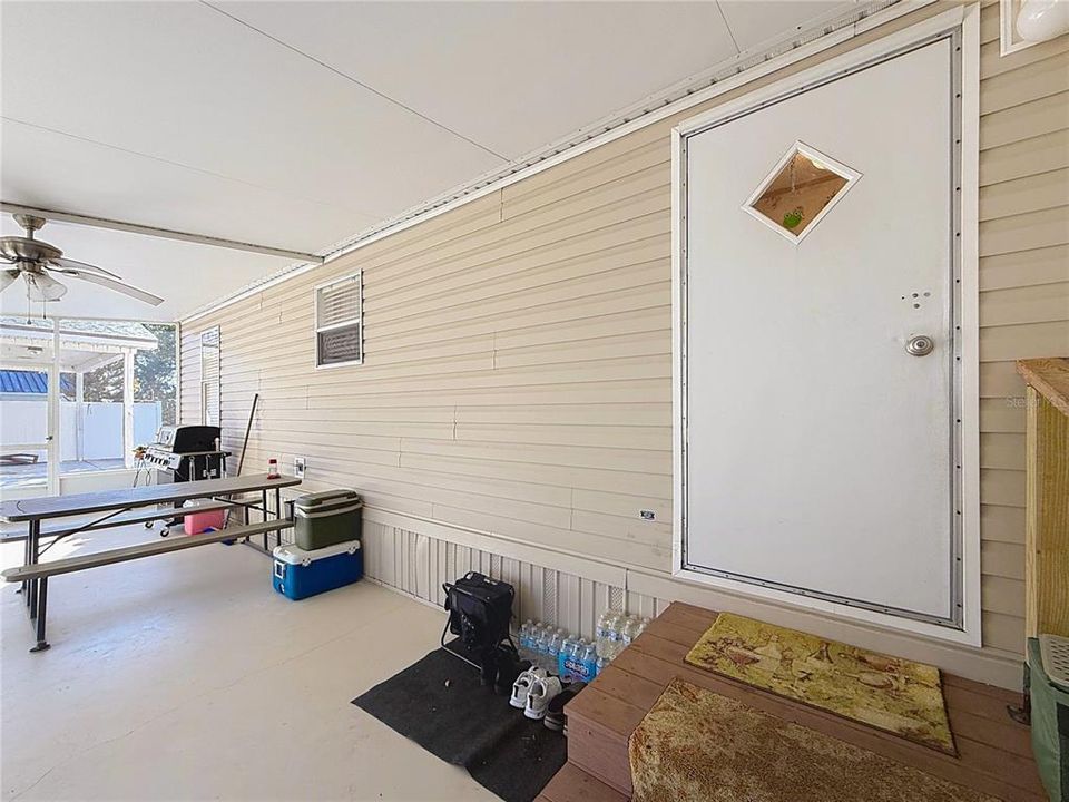 For Sale: $239,900 (3 beds, 2 baths, 960 Square Feet)