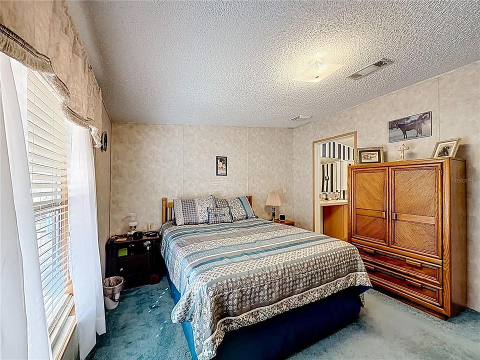 For Sale: $239,900 (3 beds, 2 baths, 960 Square Feet)