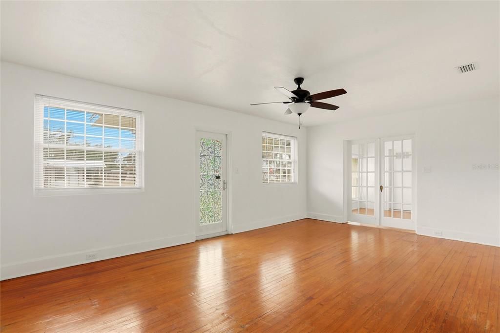 For Sale: $227,000 (2 beds, 2 baths, 1492 Square Feet)