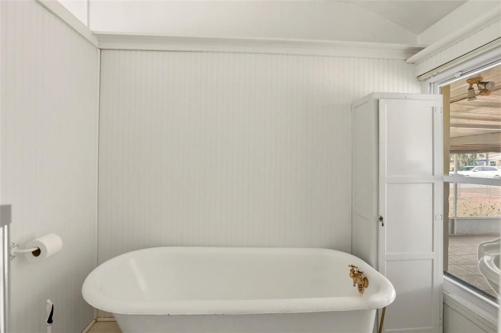 For Sale: $227,000 (2 beds, 2 baths, 1492 Square Feet)
