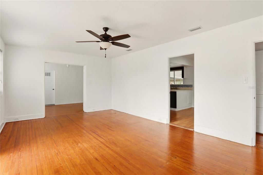 For Sale: $227,000 (2 beds, 2 baths, 1492 Square Feet)
